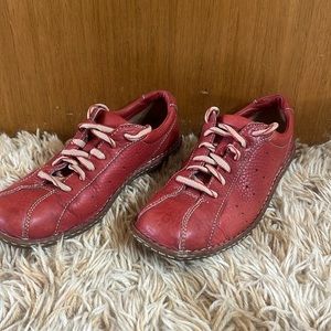 Børn Red Bowling Oxford lace up women’s shoes. 90s